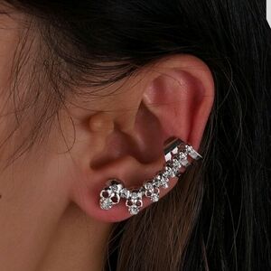 ✨3 FOR $28✨🆕☠️RHINESTONE SKULL EAR CLIMBER / CRAWLER /CUFF☠️
